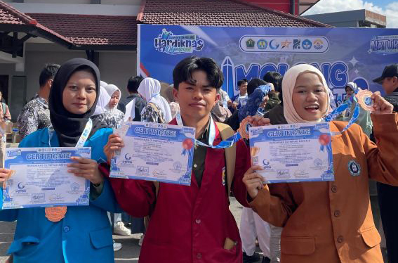 Harumkan Nama Kampus, Mahasiswa Sastra Inggris CWCU Raih Medali Perunggu di Hardiknas Olympiad 2026
